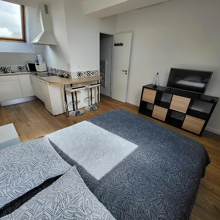 Chateaubourg : Studio Avec Cuisine Et Salle D'Eau Exterior photo
