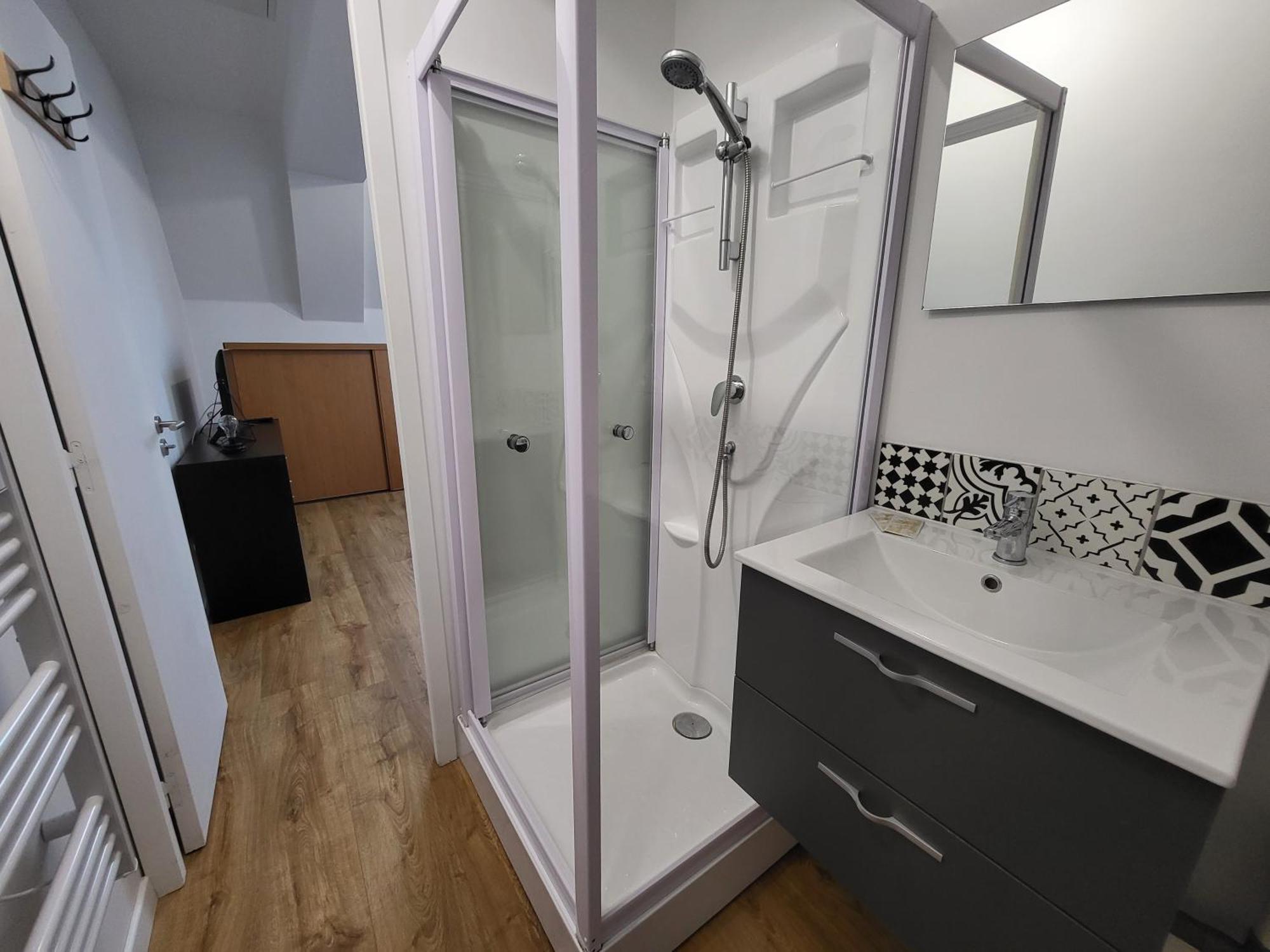 : Avec Cuisine Et Salle D'eau Apartment Chateaubourg (Ille-et-Vilaine)